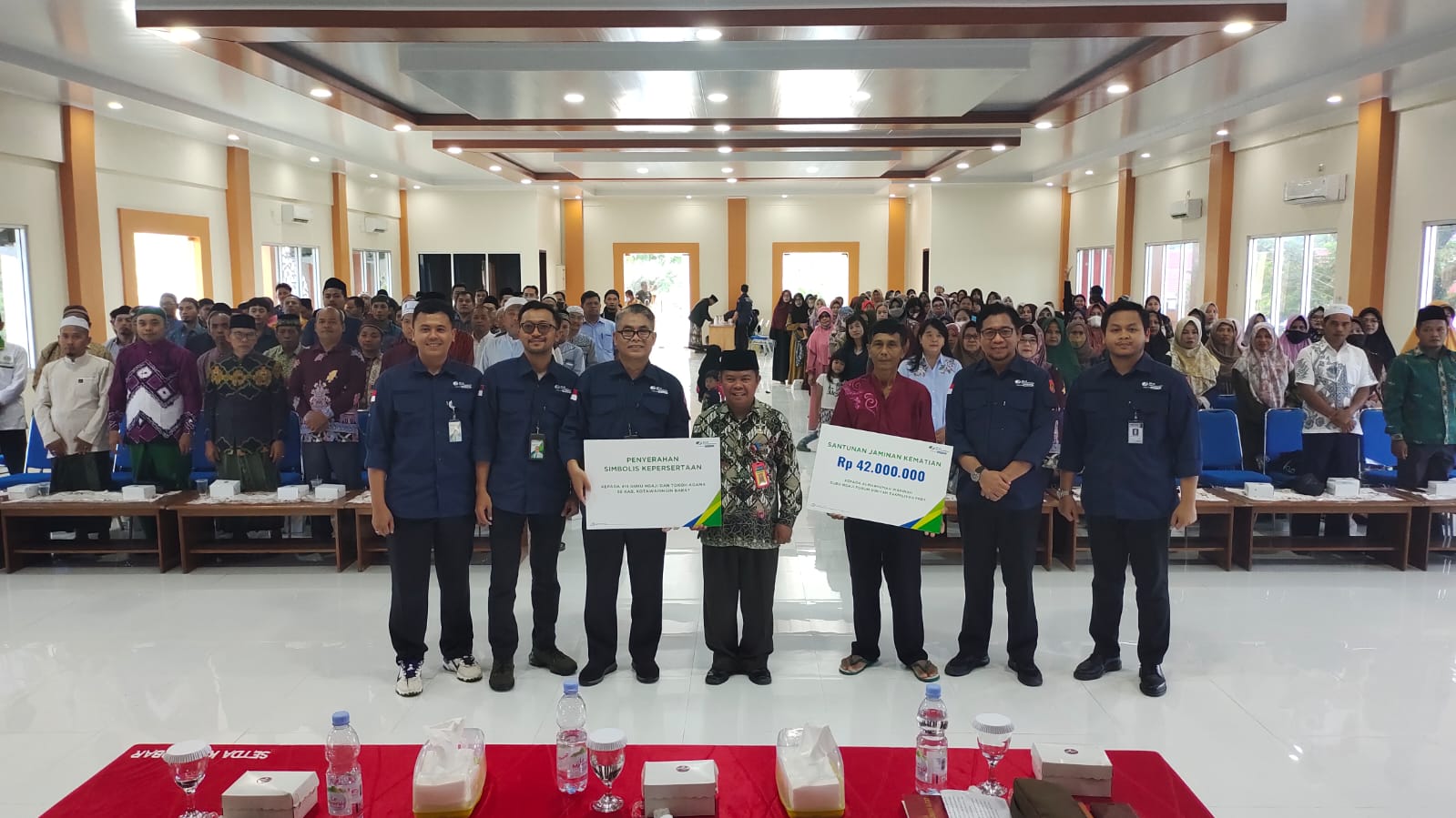 Pemkab Kobar Berikan Insentif untuk Ratusan Guru Mengaji dan Tokoh Agama