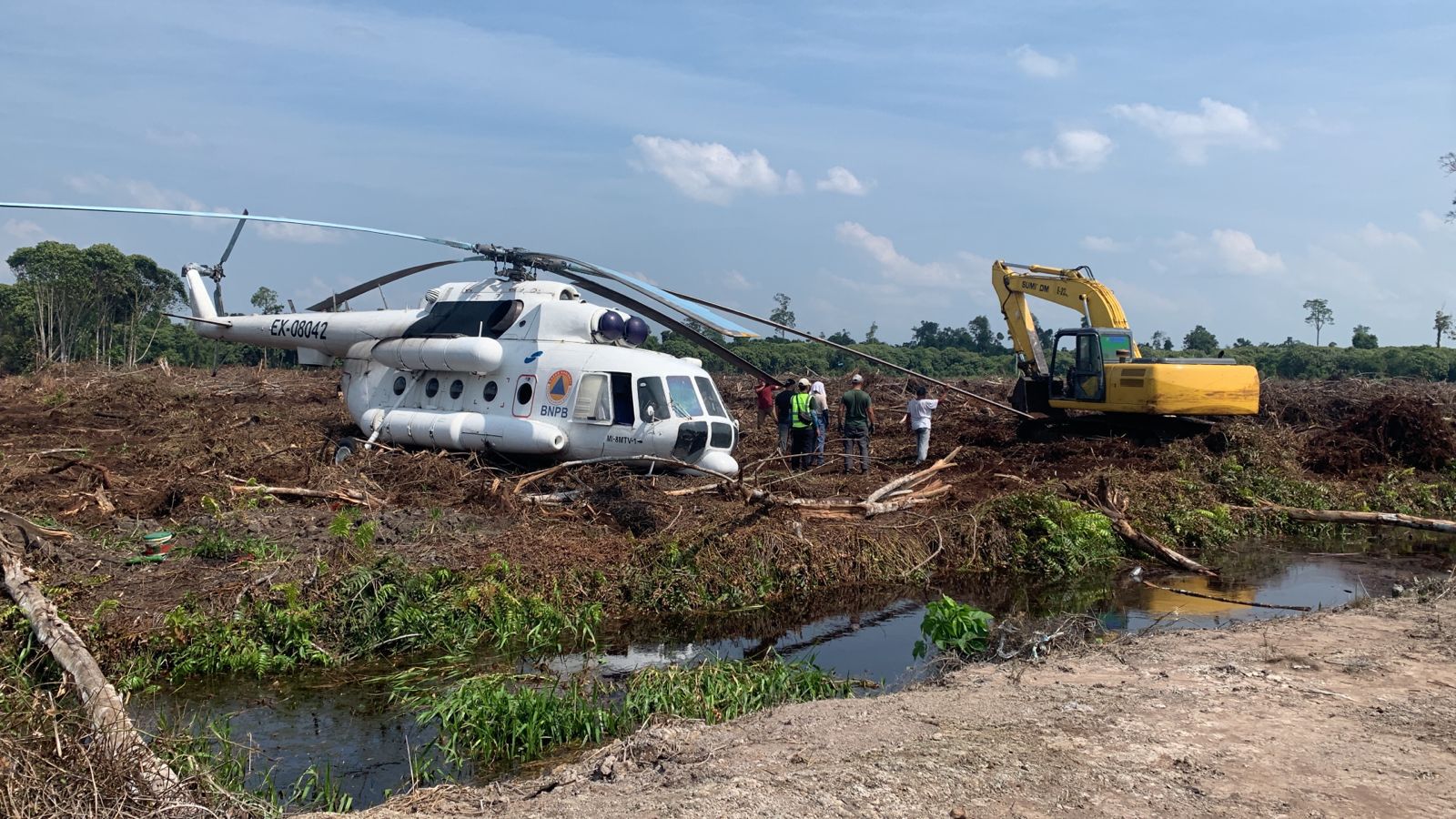 Helikopter BNPB Mendarat Darurat di Kobar, Danlanud: Kru Pesawat Selamat