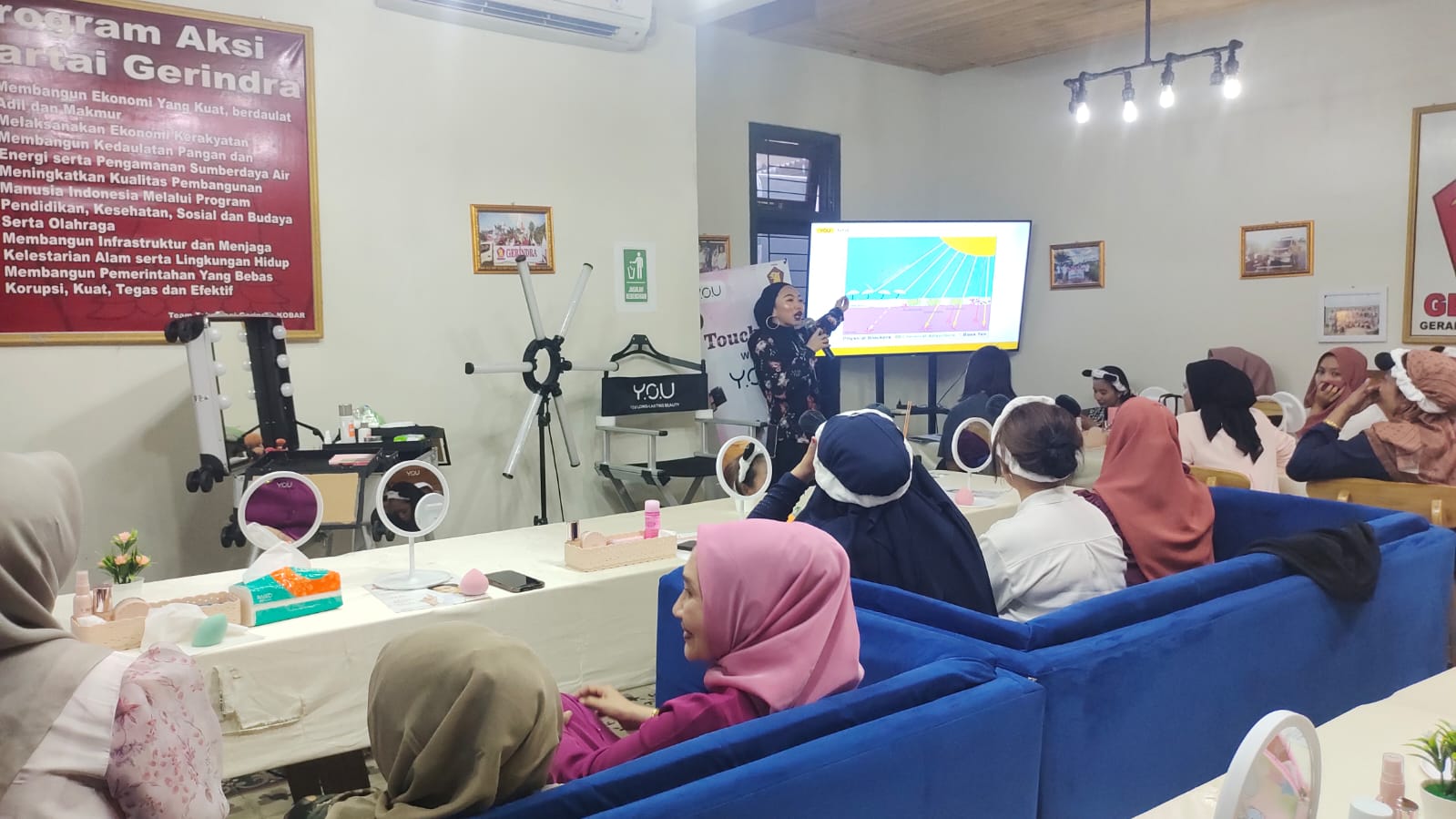 Wafirotun Nuhaa bersama Y.O.U Gelar Beauty Class untuk Kaum Wanita di Pangkalan Bun
