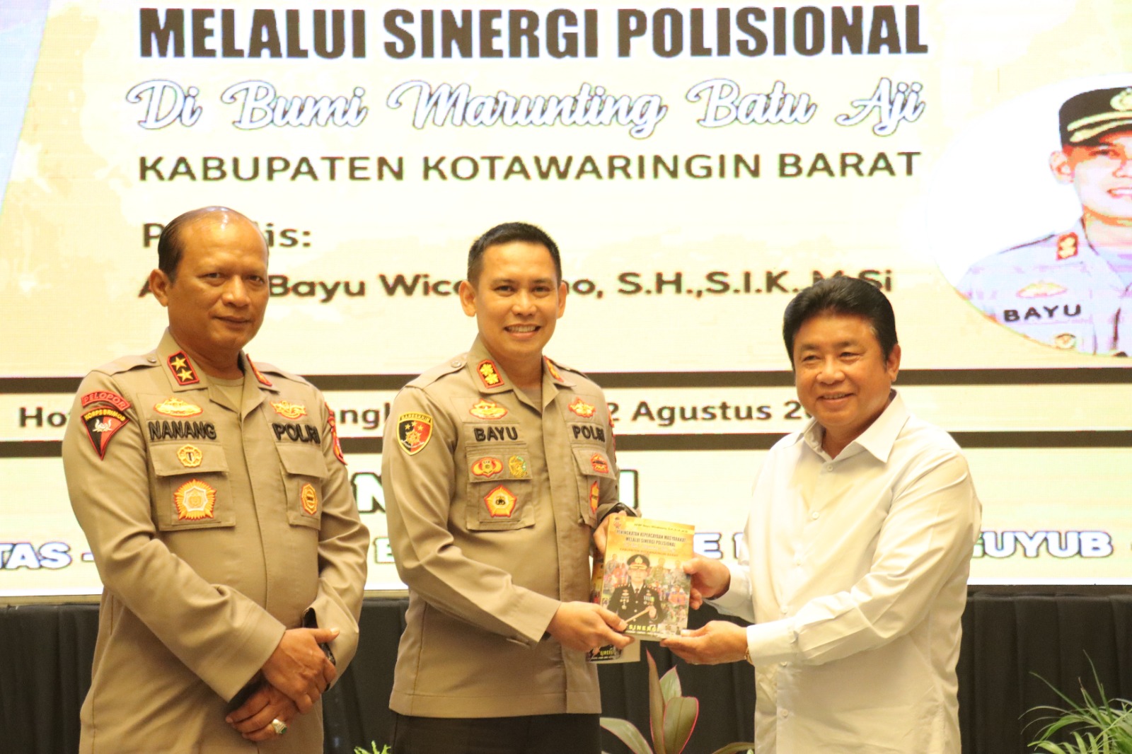 Kapolres Kobar Luncurkan Buku Berjudul Peningkatan Masyarakat Melalui Sinergi Polisional