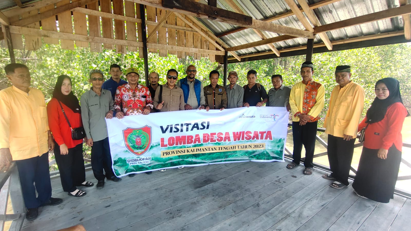 Tim Penilai Desa Wisata Kalteng Kunjungi Hutan Mangrove dan Pantai Umbang Desa Sungai Bakau