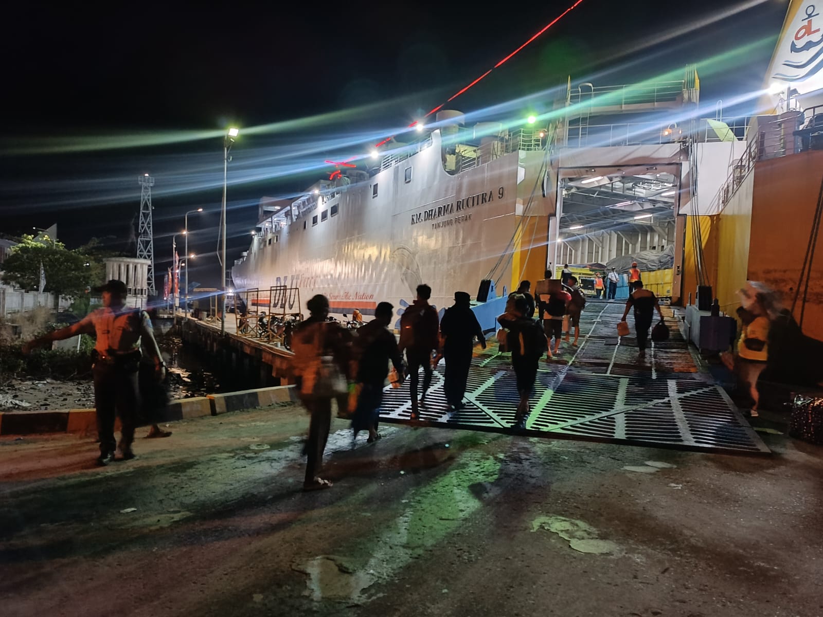 Harga Tiket Pesawat di Pangkalan Bun Mahal, Penumpang Kapal Laut Meningkat