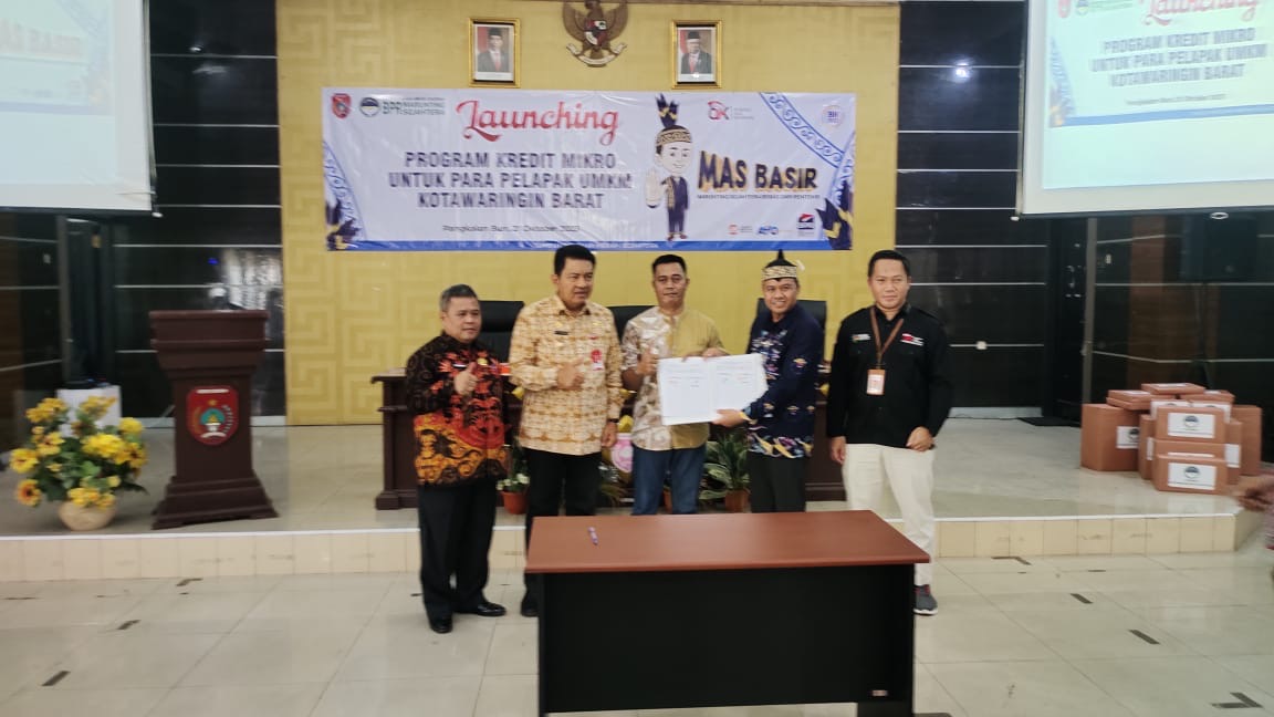 Antisipasi Jerat Rentenir, Pj Bupati Kobar Launching Program MAS BASIR untuk Pelapak UMKM