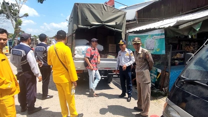 Mobil Dilarang Parkir dan Bongkar Muat di Ruas Jalan Udan Said Pasar Indra Sari saat Jam Sibuk