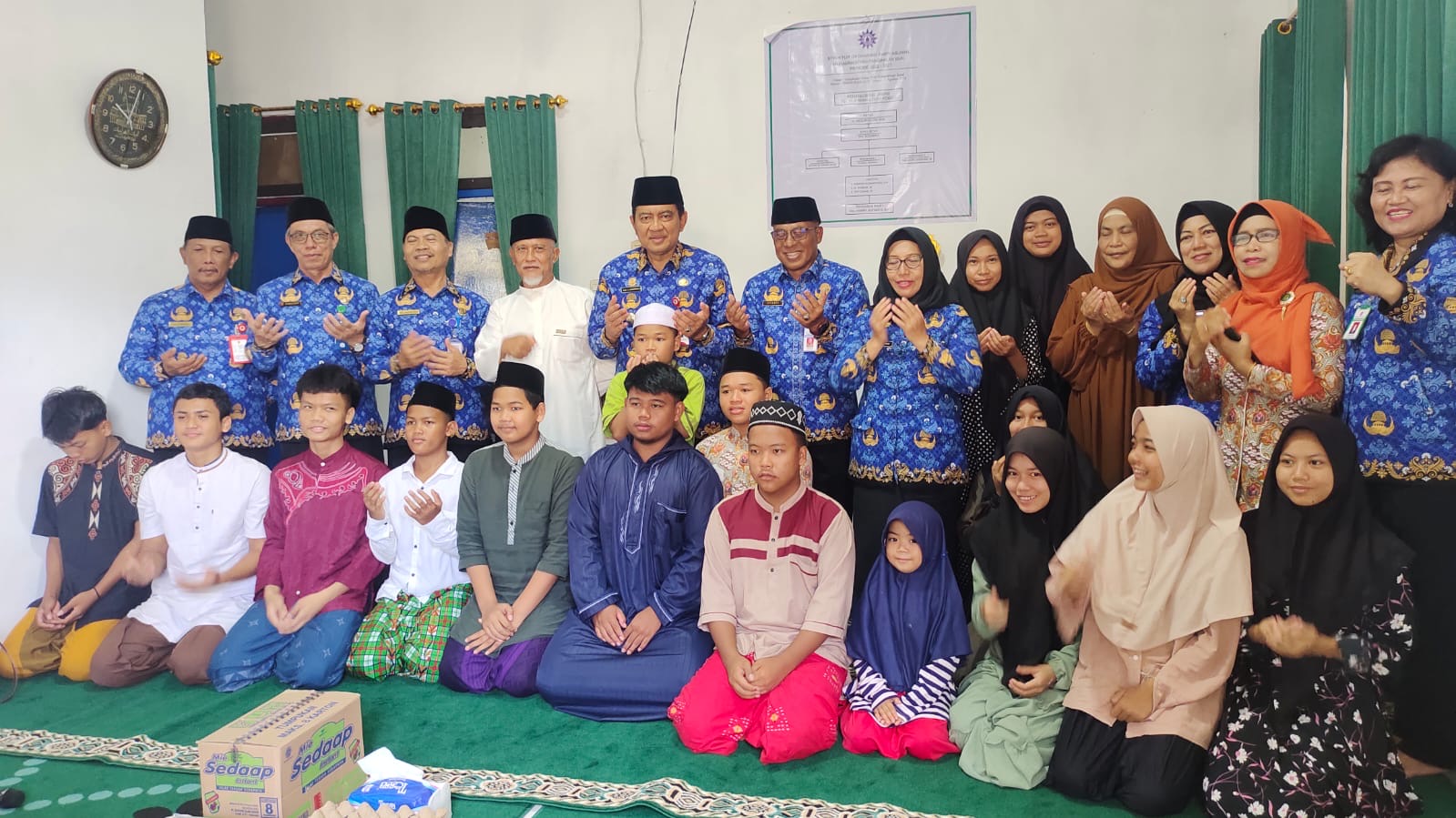 HUT ke-52 KORPRI, Pj Bupati Kobar bersama Pengurus Sambangi Panti Asuhan Muhammadiyah