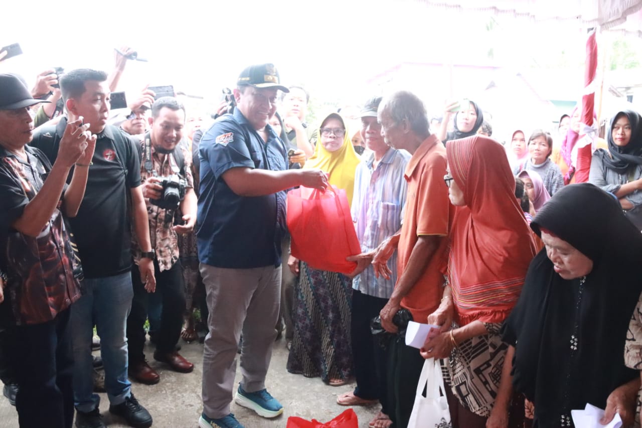 Pemprov Kalteng Gratiskan 2000 Paket Sembako di Pasar Penyeimbang Kelurahan Beriwit