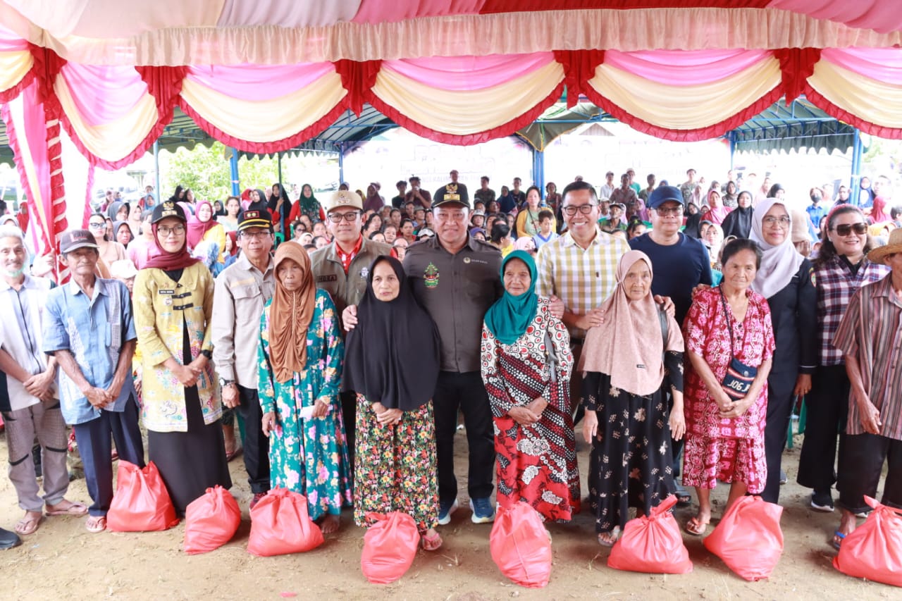 Wagub Edy Pratowo Buka Pasar Penyeimbang di Bartim