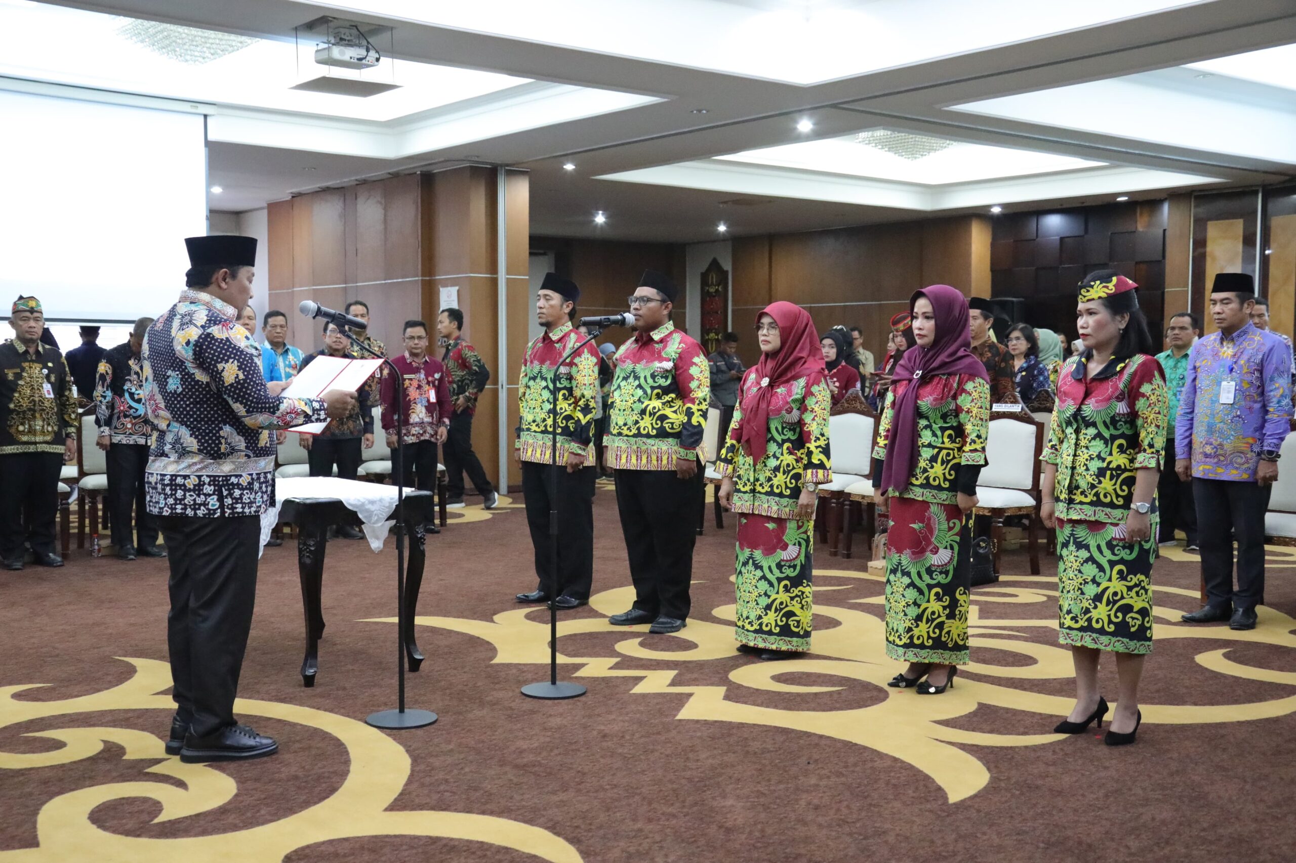 Wagub Kalteng Edy Pratowo Lantik Komisioner Komisi Informasi Kalteng Periode 2024-2027