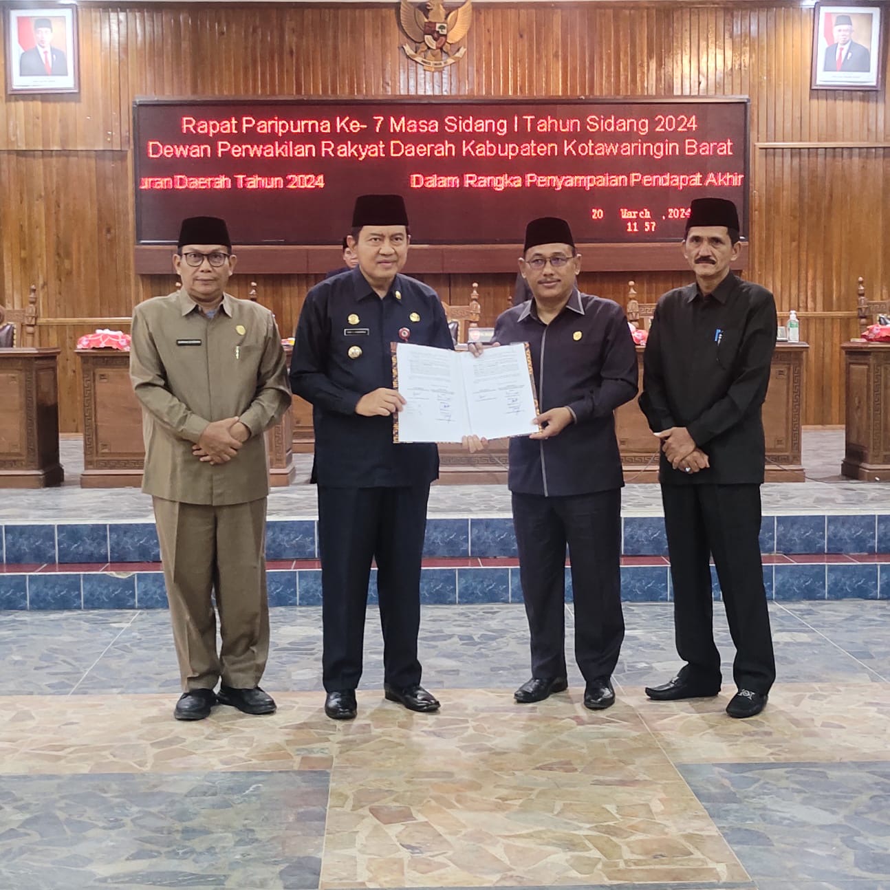 DPRD Kotawaringin Barat Sahkan 3 Ranperda melalui Rapat Paripurna