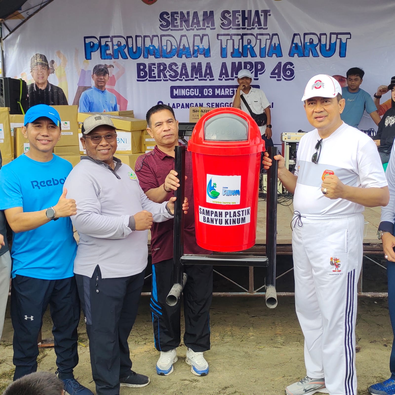 Ratusan Warga Ikuti Senam Bersama PDAM Tirta Arut di Lapangan Senggora Kumai