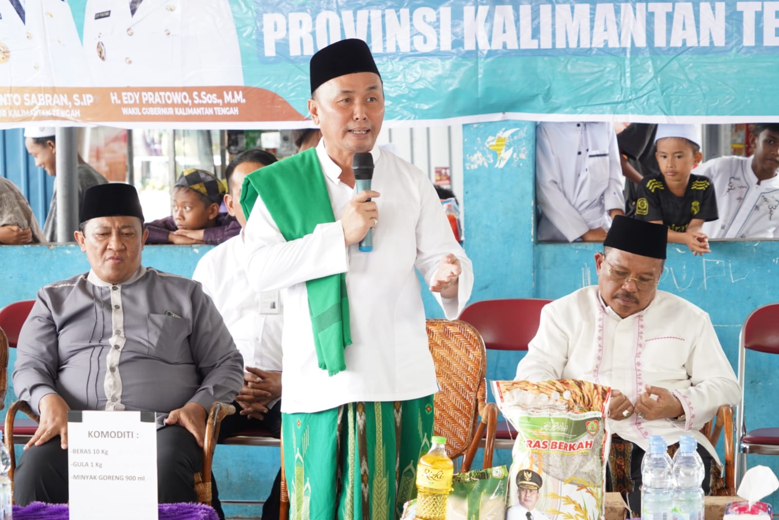 Gubernur Kalteng Buka Pasar Murah di Pelabuhan Rambang, Salurkan 1000 Paket Sembako