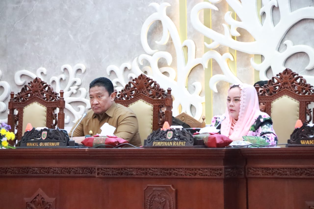 Wagub Edy dengarkan Pemandangan Umum Fraksi Pendukung DPRD pada Raperda Kalteng