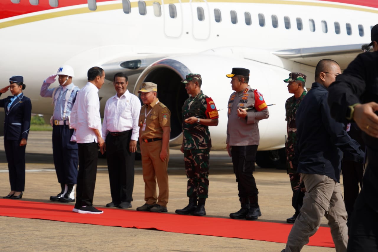 Gubernur Kalteng Sugianto Sabran Sambut Kedatangan Presiden Joko Widodo 