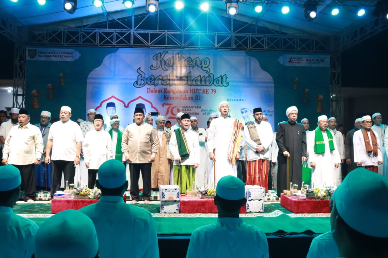 Ribuan Umat Muslim Hadiri Kalteng Bershalawat di Istana Isen Mulang