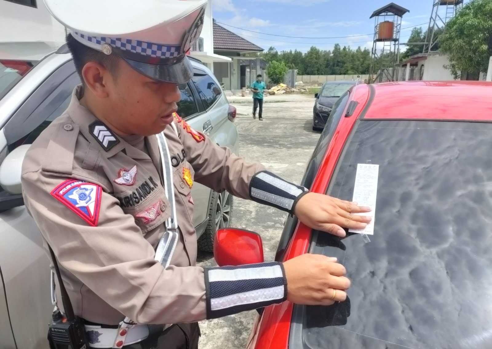 Samsat Kasongan Sosialisasi dan Edukasi Inovasi SUPEL Kepada Masyarakat