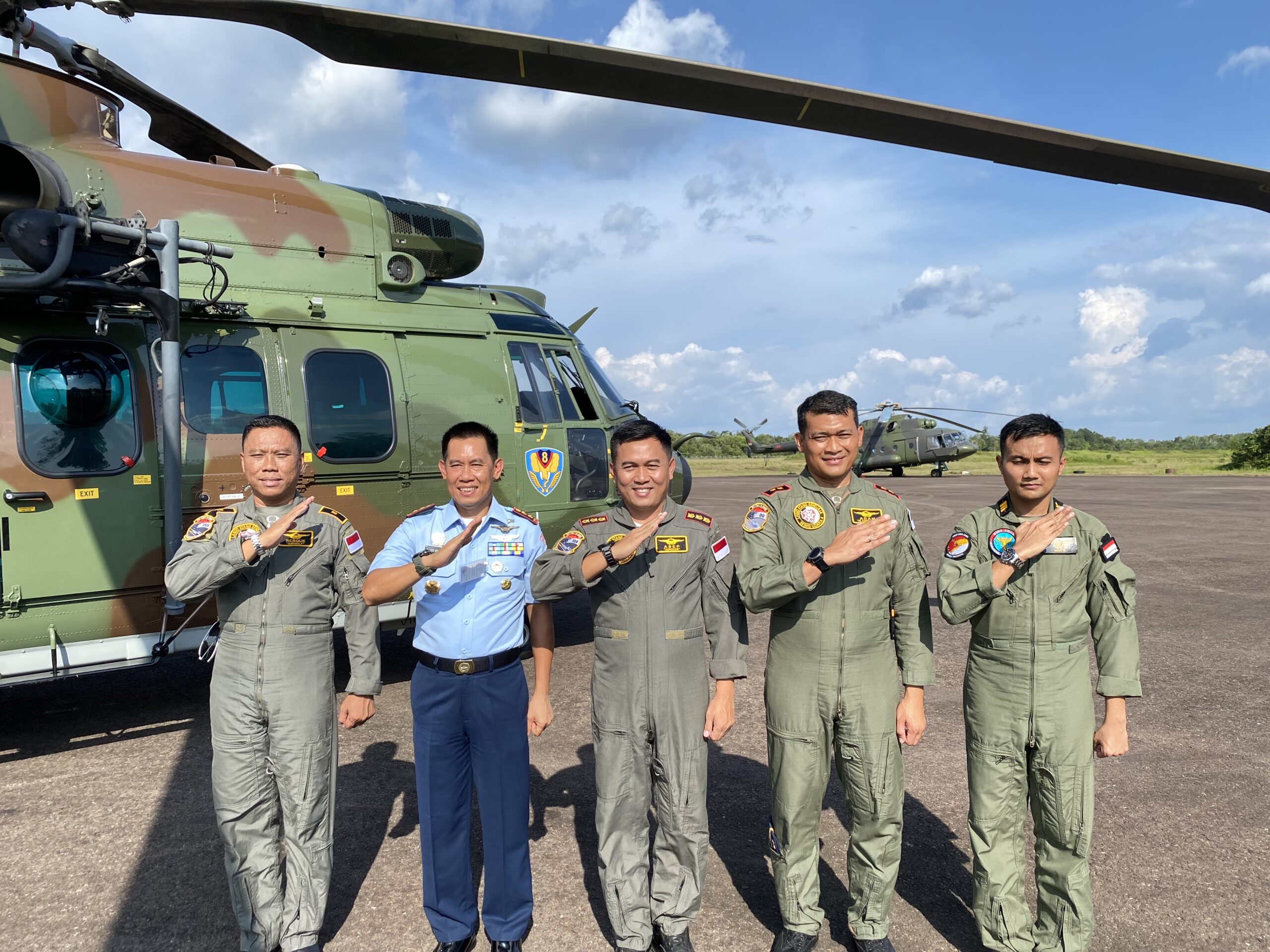 Instruksi Presiden Prabowo Misi Kemanusiaan ke Filipina, Heli TNI AU dan TNI AD Transit di Baseops Lanud Iskandar Pangkalan Bun
