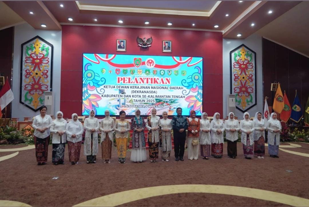 Ketua Dekranasda Aisyah Thisia Agustiar Sabran Lantik Ketua Dekranasda 12 Kabupaten/Kota se-Kalteng Masa Bakti 2025-2030
