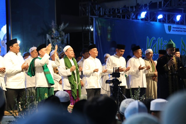Ribuan Masyarakat Antusias Hadiri Buka Puasa Bersama Gubernur Kalteng dan Pangdam XII/ Tanjungpura, yang Dirangkai dengan Peringatan Malam Nuzulul Quran