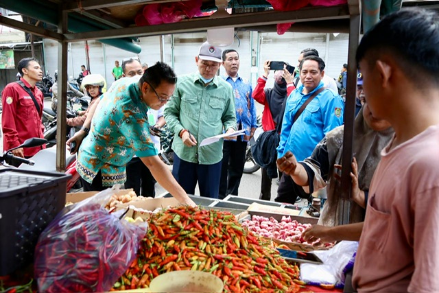 Sahli Gubernur Yuas Elko dan TPID Kalteng Lakukan Pemantauan Harga Pangan Menjelang Hari Raya Idul Fitri 1446 H/ 2025 M