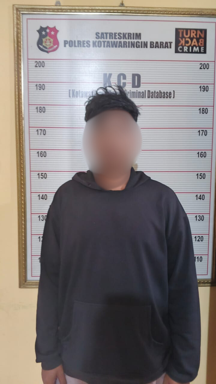 Nekat Palsukan Gelang Tiket Kapal, Pria Ini Diamankan Polsek Kumai