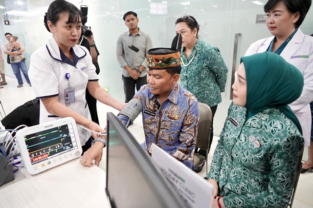 Gubernur Kalteng Bersama Ketua TP-PKK Tinjau Pemeriksaan Kesehatan Gratis Deteksi Dini Kanker Payudara