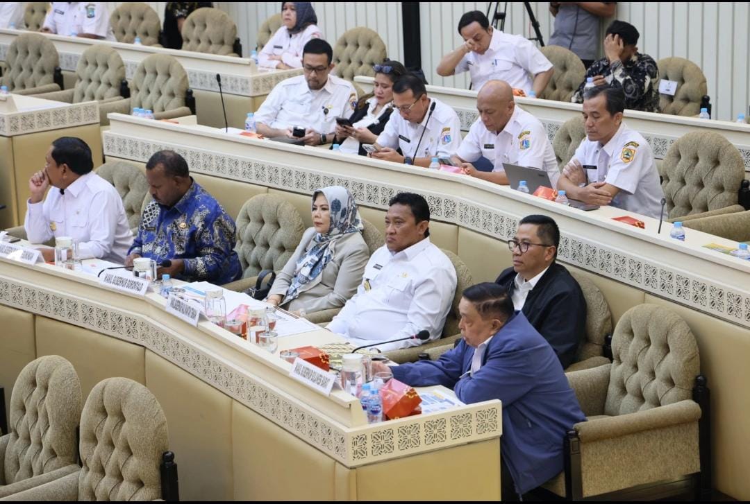 Wagub Edy Pratowo Hadiri Rapat Kerja dan Rapat Dengar Pendapat dengan Komisi II DPR RI