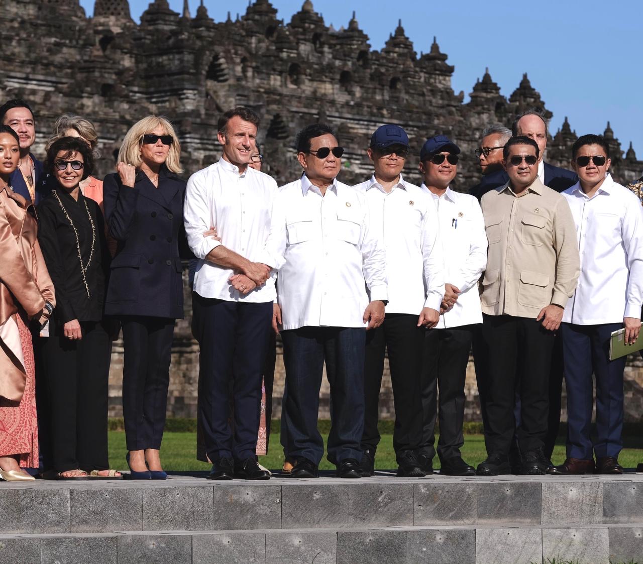 Dampingi Presiden Prabowo, Menteri Ekraf sambut Presiden Macron di Borobudur