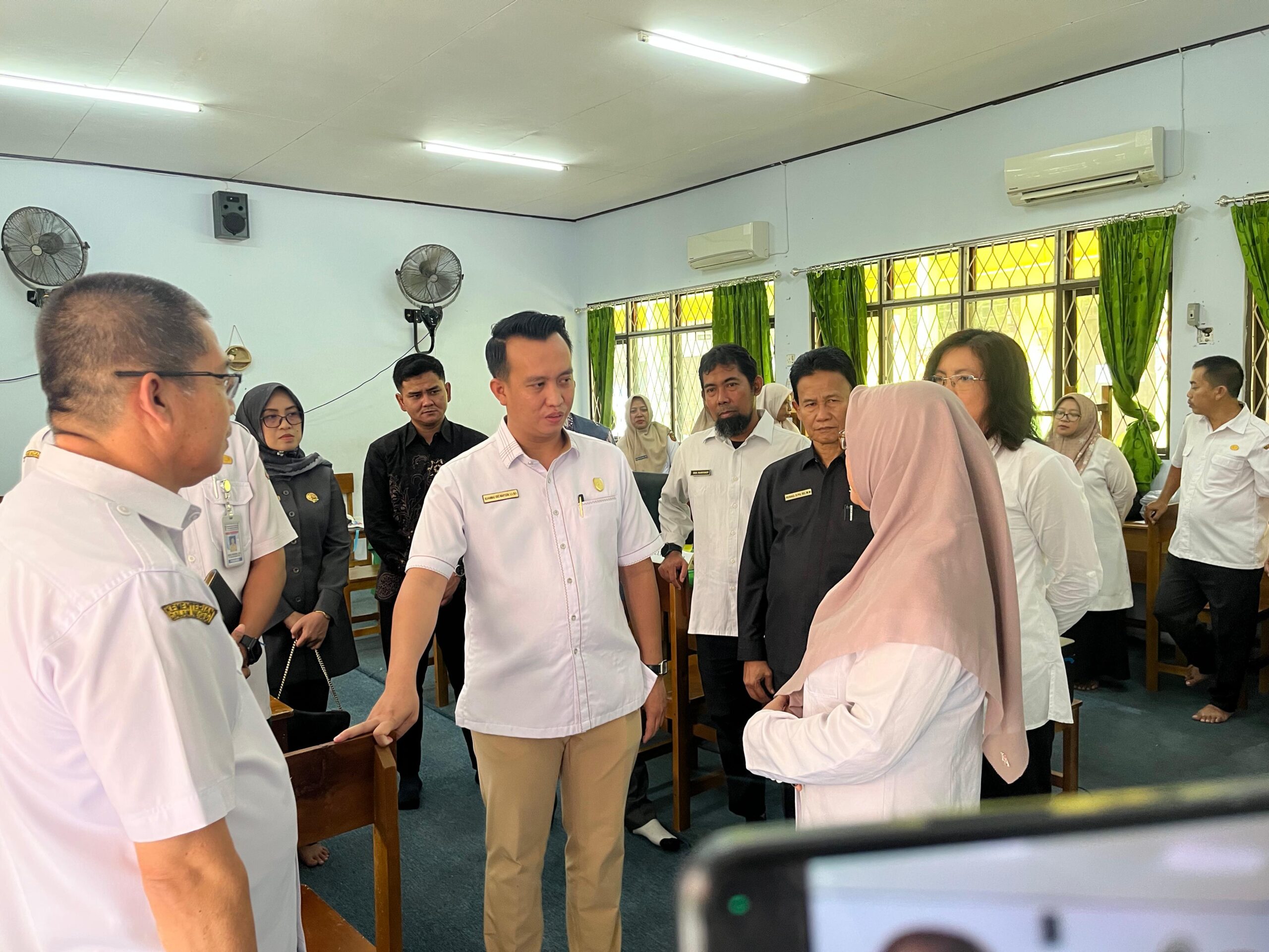 Komisi A DPRD Kobar Lakukan Sidak ke Sekolah, Pastikan Pelaksanaan SPMB Berjalan Lancar