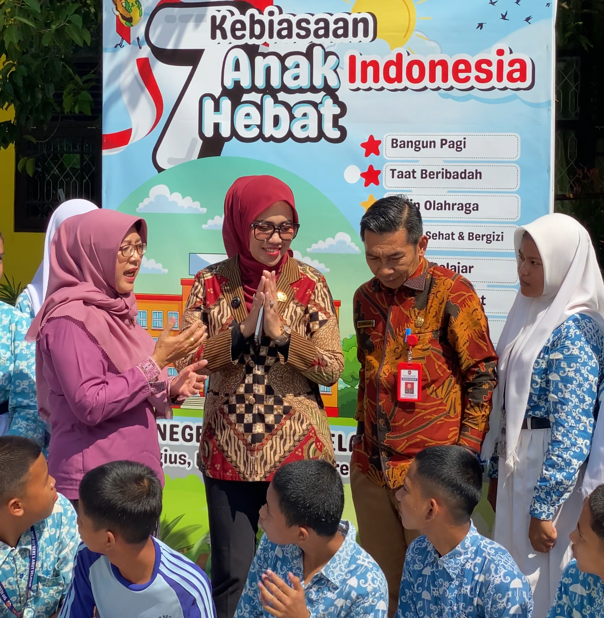 dr. Erni Daryanti Salurkan Ribuan PIP untuk Pelajar di Kalimantan Tengah, Dorong Akses Pendidikan Merata