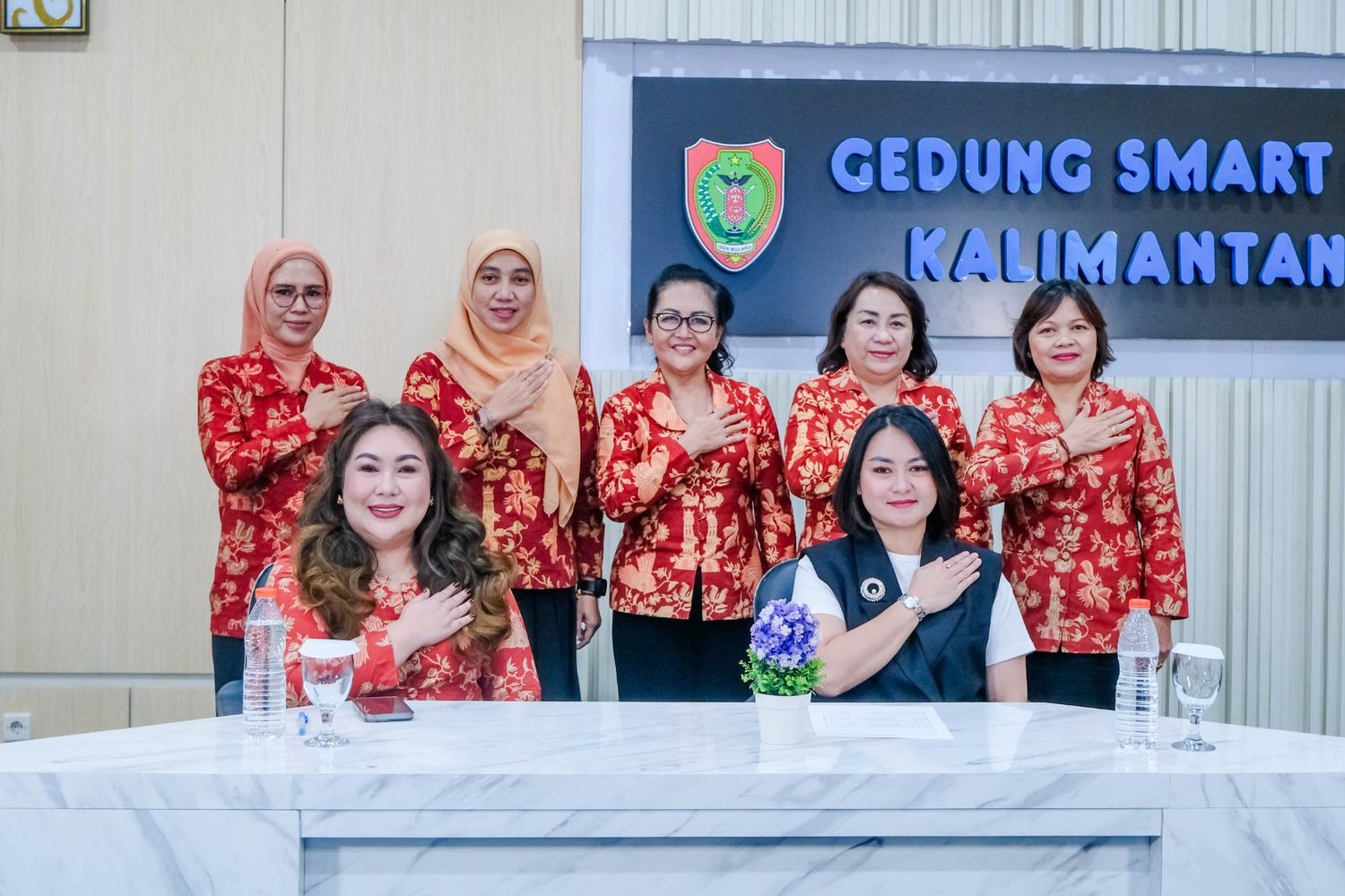Melalui Podcast Diskominfosantik, DWP Kalteng Sosialisasikan Program Kerja dan Pemberdayaan Perempuan