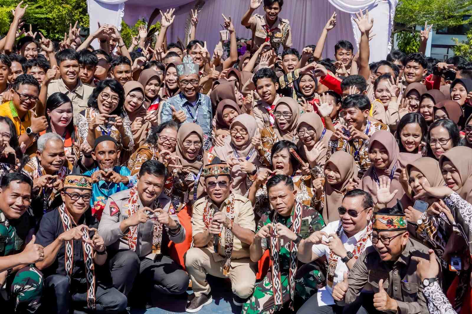 Kunjungi SMAN 1 Sampit, Gubernur Kalteng Ajak Siswa Melek Teknologi dan Punya Daya Saing Global