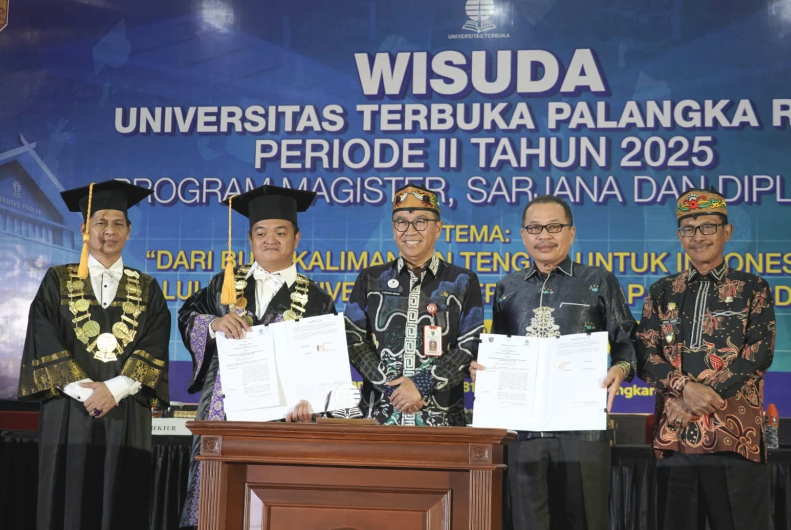 Plt. Sekda Kalteng Wakili Gubernur Agustiar Sabran pada Wisuda UT Palangka Raya, Tekankan Pentingnya Peningkatan SDM