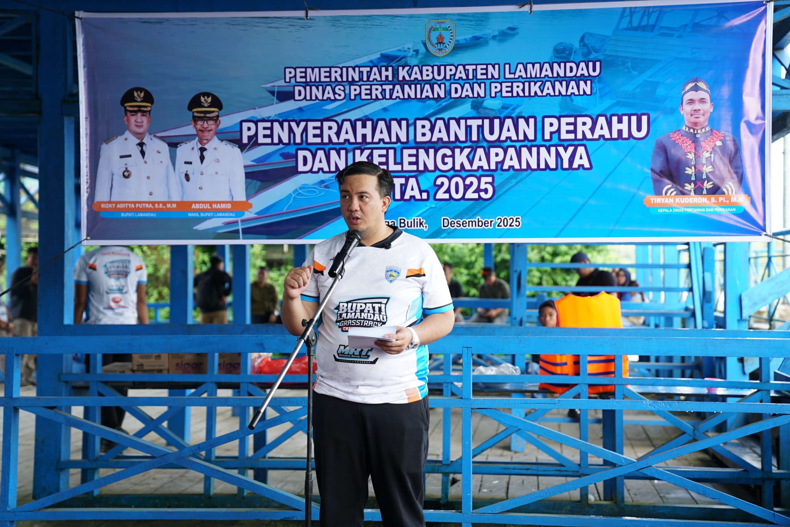 Bupati Lamandau Distribusikan 54 Perahu Baru untuk Dorong Produktivitas Nelayan Lokal