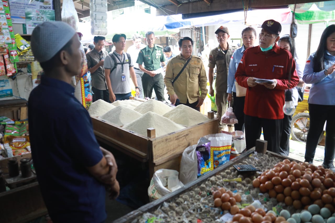 Jelang Ramadan, Sahli Gubernur Yuas Elko Pantau Harga Pangan di Pasar Besar Palangka Raya