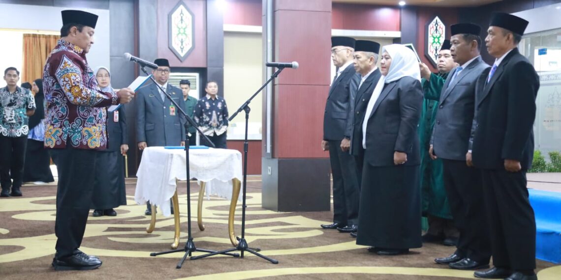 Wagub Lantik Pimpinan Baru BAZNAS Provinsi Kalimantan Tengah Periode 2025–2030
