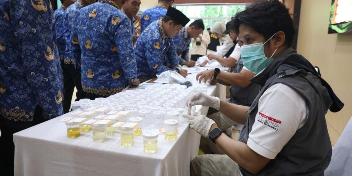 Ratusan ASN Pemprov Kalteng Jalani Tes Urine Dadakan, Tegaskan Komitmen Bersih dari Narkoba