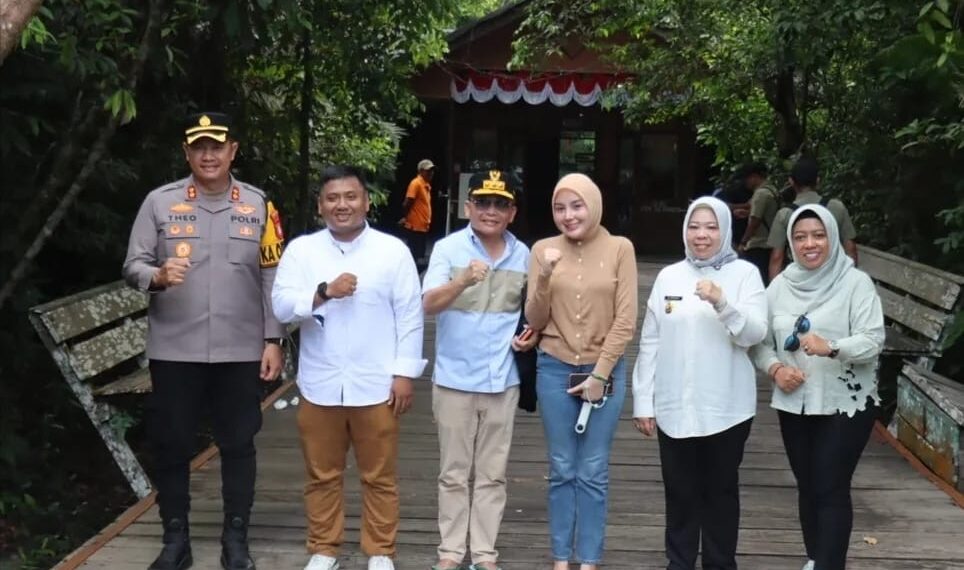 Waket II DPRD Kobar Dampingi Gubernur Kalteng Tinjau Potensi Wisata Penyangga TNTP