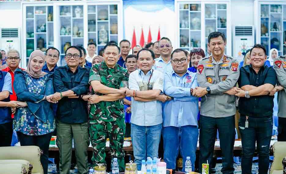 Gubernur Kalteng Terima Aspirasi Buruh, Utamakan Dialog di Hari Buruh 2026