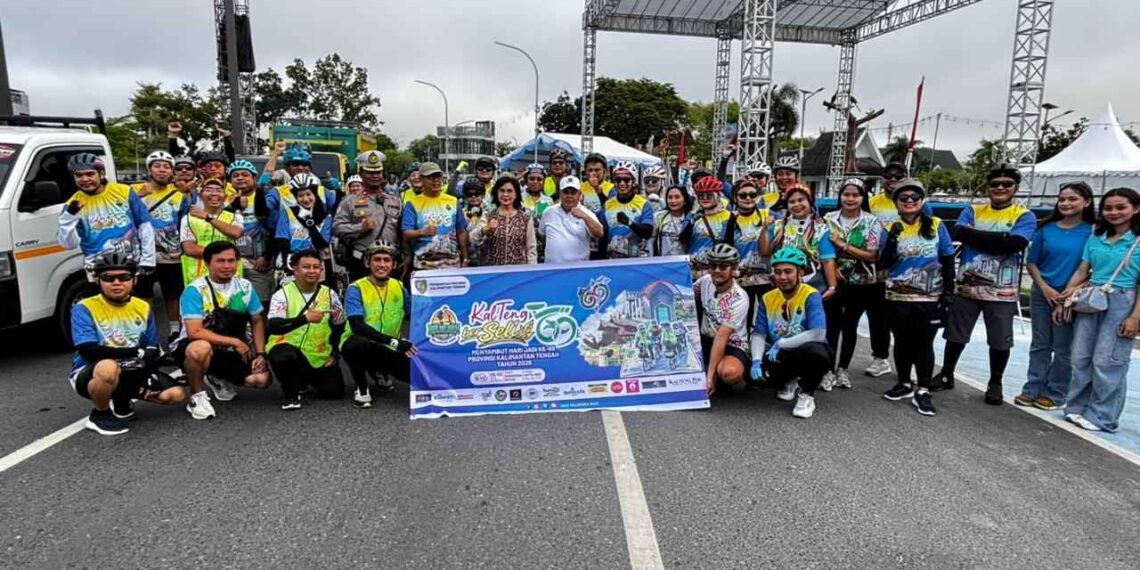Pj Sekda Linae Aden Lepas Ratusan Peserta Kalteng Berseli 69K Sambut HUT ke-69 Kalteng