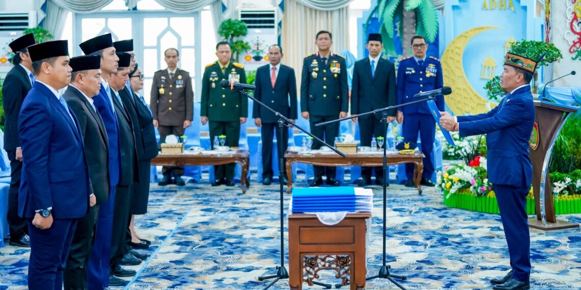 Gubernur Kalteng Lantik Enam Pejabat Pimpinan Tinggi Pratama, Tekankan Pelayanan dan Kinerja Maksimal