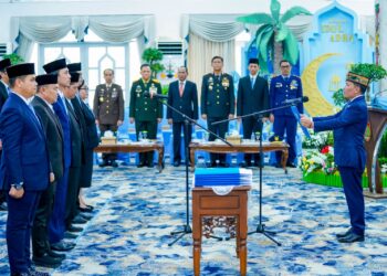 Gubernur Kalteng Lantik Enam Pejabat Pimpinan Tinggi Pratama, Tekankan Pelayanan dan Kinerja Maksimal
