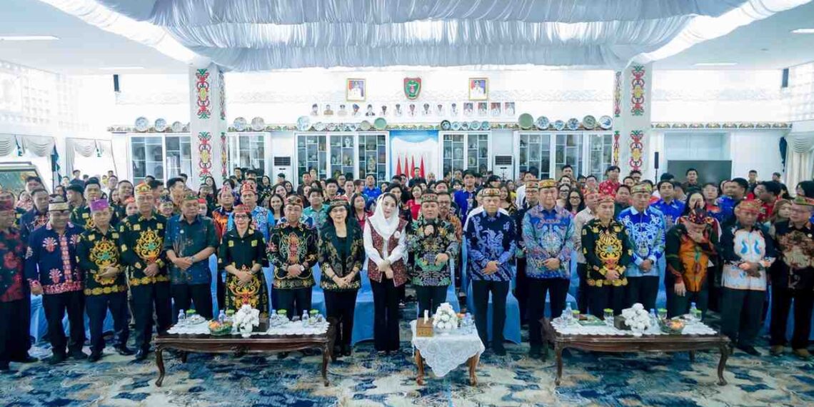 Gubernur Kalteng Lepas Kontingen Pesparawi XIV ke Manokwari, Tekankan Sportivitas dan Kebersamaan
