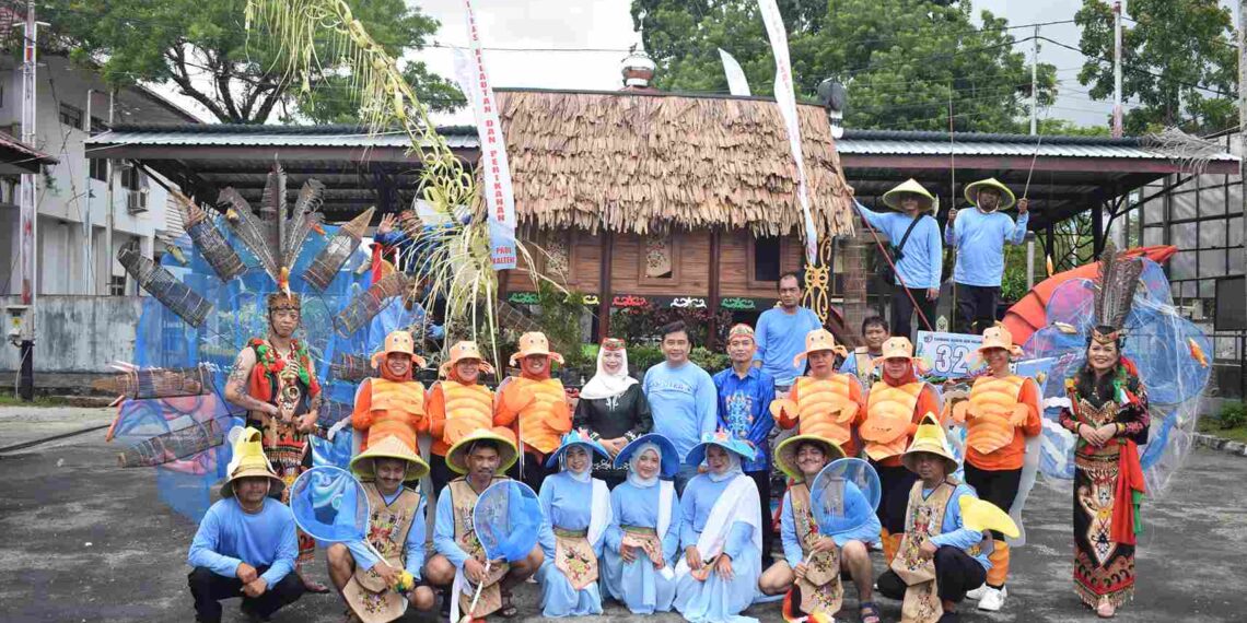 Dislutkan Kalteng Tampilkan Potensi Perikanan dan Budaya pada Karnaval FBIM 2026