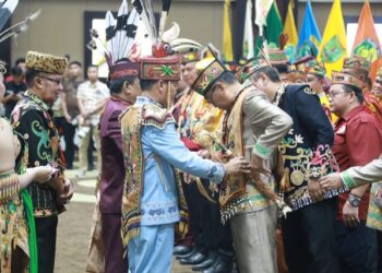 DAD dan BATAMAD Kalteng Resmi Dilantik, Gubernur Tekankan Penguatan Peran Adat Jaga Harmoni Daerah