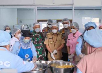 Gubernur Kalteng Tinjau Green House SPPG Polda Kalteng, Dorong Inovasi Pertanian Modern untuk Ketahanan Pangan