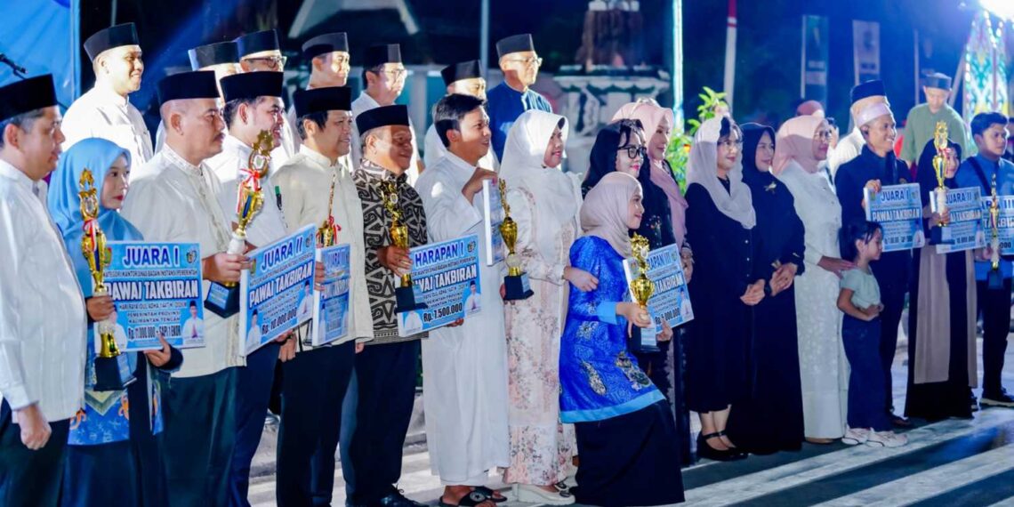 Gubernur Kalteng Lepas Pawai Takbiran Iduladha 1447 H di Bundaran Besar, Suasana Semarak Penuh Kebersamaan