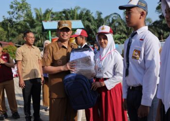 Pemkab Sukamara Salurkan Seragam Sekolah Gratis Saat Awal Tahun Ajaran 2026/2027