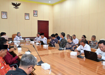 Bupati Kobar Kumpulkan Pertamina dan SPBU, Tegaskan Antrean BBM Harus Segera Diatasi