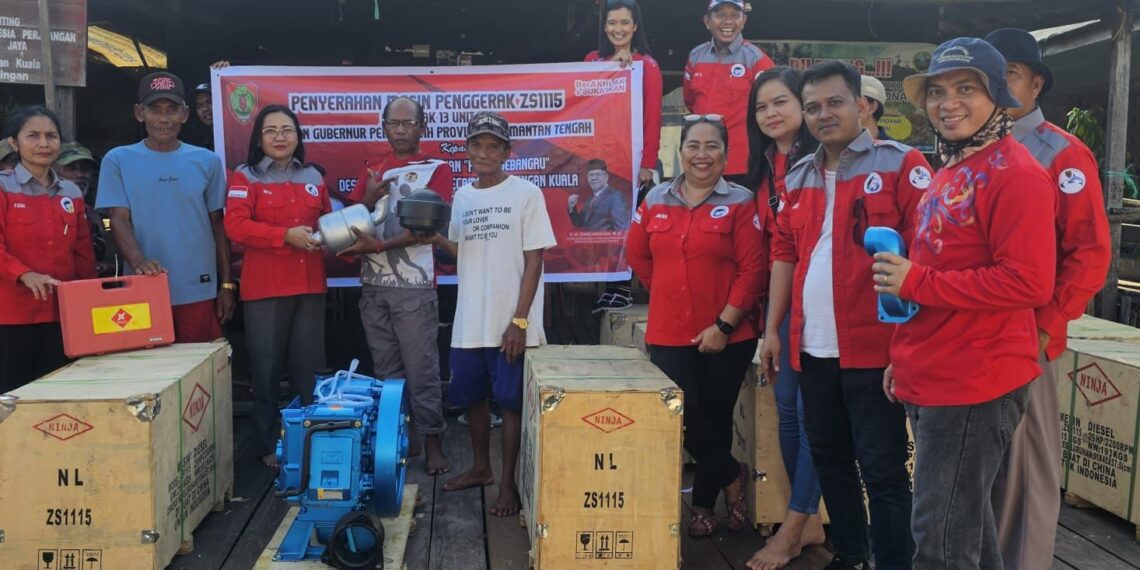 Nelayan Kalteng Terima Bantuan Mesin Perahu