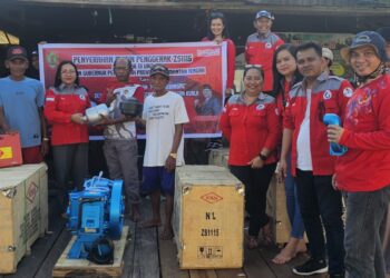 Nelayan Kalteng Terima Bantuan Mesin Perahu